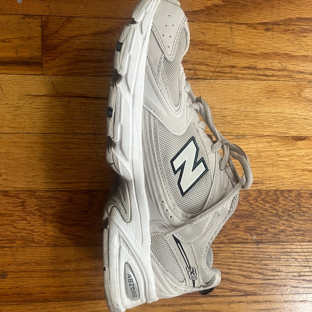 NEW BALANCE SNEAKER - 530 - BEIGE/WHITE WOMENS 7.5 *RARE COLORWAY